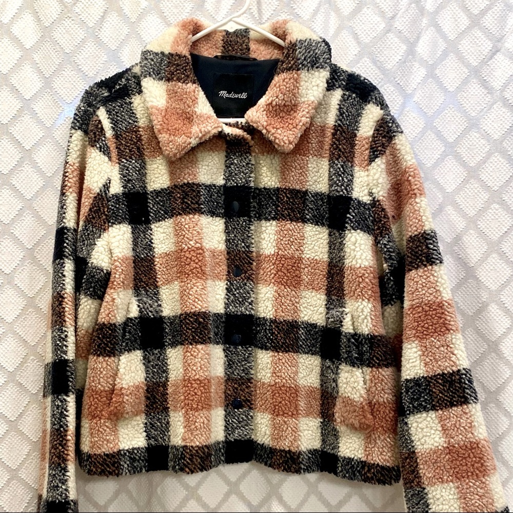 Madewell fleece jacket. Navy and peach plaid print. Size large. Zip front.